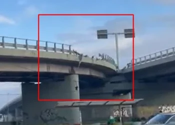 Pamje të frikshme nga aksidenti i mbrëmshëm! Humb jetën 18 vjecarja, shoferi ishte me shpejtësi 300 km/orë