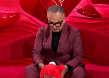 Linja e jetës së Artanit na rrënqeth shpirtin, të gjithë në lot e dhimbje! ‘Babai dhe nëna vd*qën, takova vëllanë pas 23 vitesh…’