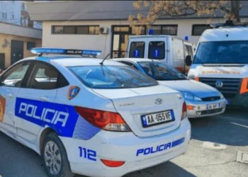 Aksident i rëndë në mes të Tiranës! Makina përplas këmbësorin, raportohet se…