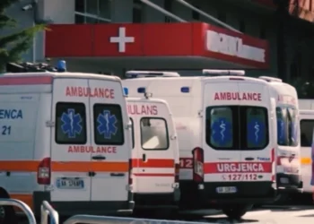 E diel e trishtë! U lëndua teksa po riparonte mjetin e tij në servis, humb jetën 23 vjecari