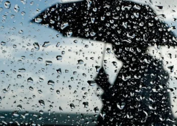 Moti për sot, ja cilat zona të vendit do preken nga rrebeshet e shiut!