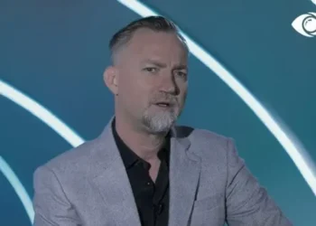 Shtang Gent Hazizi live në emision ‘Sot më vd*q motra, unë erdha këtu para kamerave…’/ Moderatorja h…