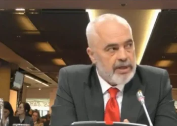 Pas shembjeve masive në Theth, Rama u bënë thirrje emigranteve për investime në male ‘Ndërtoni me LEJE…’