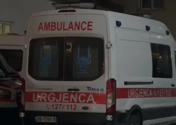 Ngjarje e rëndë! Gjendet e p*jetë gruaja në banesë, dyshohet se…