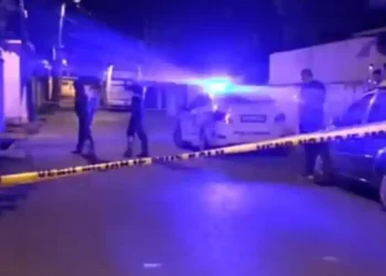 LAJM I FUNDIT/ Kërcet thika në vend, raportohet për të plagosur (Detajet)