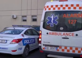 Tronditëse në Tiranë! 34-vjeçari gjendet i vd*kur në banesë, ka plagë me mjet…