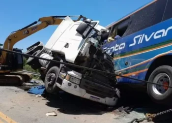 Aksident tragjik! Autobusi përplaset me kamionin, humbin jetën 11 persona