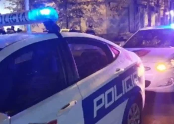Sherr në Kryeqytet, të rinjtë sulmojnë një person me shkopinj bejzbolli. I riu shtrohet me urgjencë në gjendje të rëndë (EMRI)
