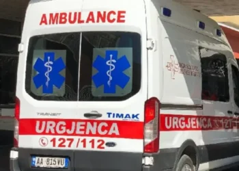 Aksident në vend! Automjeti përpIas bicikletën, 72 vjecari përfundon në spital