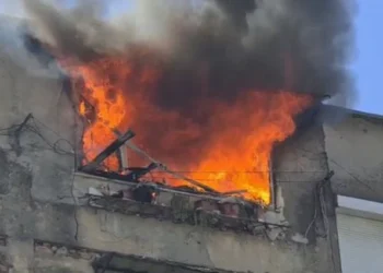 TRAGJIKE! Digjet banesa, humb jetën gruaja 42 vjecare nga asfiksia