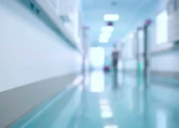Këngëtari i njohur ‘burgoset’ në spital psikiatrik nga familja e tij…