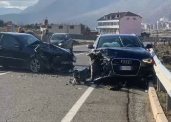 Aksident i rëndë në vend! Dy makina bëhen copash, 4 persona që ndodheshin…