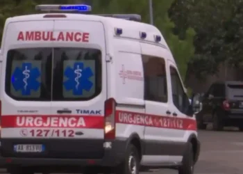 E RËNDË! Një burrë gjendet i vd**kur në banesë, dyshohet se…