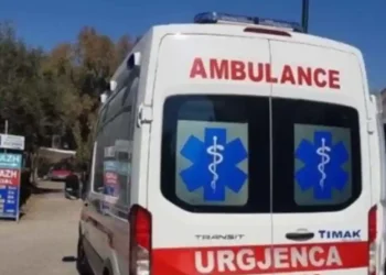 Erdhi në Shqipëri për pushime, 15-vjeçari polak bie nga ballkoni i katit të katërt