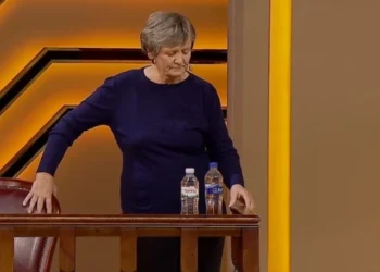 ‘I preu kokën nënës sime…’ Njihuni me historinë TRONDITESE të Teutës ‘Më martuan me djalin e…’