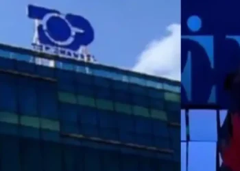 Top Channel me deklaratë zyrtare pasi Laert Vasili puthi në buzë konkurrenten e “Përputhen”