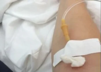 Çfarë i ndodhi? Këngëtarja e famshme shtrohet me urgjencë në spital