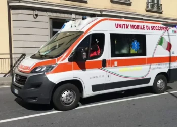 Ndodh në Itali! Shoferi përplas për vd*kje dhe lë në mes të rrugës gruan, vetë ia mbath