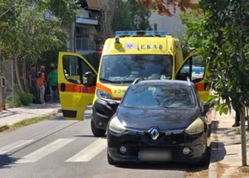 ‘Ndihmë, ka th*kë’, 28-vjeçari masakron për vd*kje partneren 47-vjeçare në hyrjen e pallatit! I riu e g*diti disa herë në trup