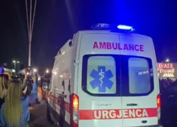 E TMERRSHME! Gjendet i vd*kur në makinë një person në vend, parkuar në korsinë e emergjencës