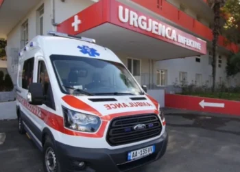 I moshuari në vend tenton vetëvr*sjen me th*kë, por më pas…