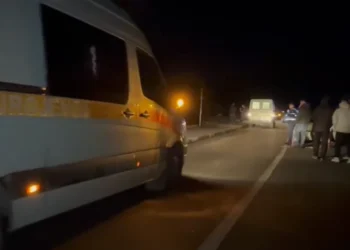 Aksident tronditës në vend: Përplasen 3 makina, 2 persona thuhet se…