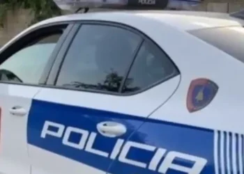 Momente tmerri te ura e Institutit, gruaja e moshuar përplaset nga automjeti