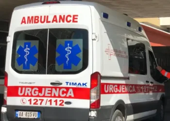 Rrëzohet aksidentalisht nga muri i banesës, humb jetën qytetari ne Vlore…