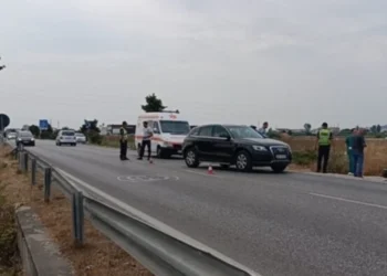 Aksident tr*nditës në vend! PërpIasen 2 automjete, 3 persona trasmentohen urgjentisht në…