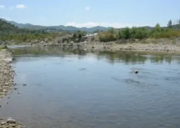 Detaje nga ngjarja e rëndë: 2 vëllezërit hynë të laheshin në lumë bashkë me nënën e tyre, më pas u…