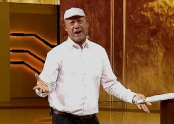 “Kam vr*rë babanë, kam kapur nusen e djalit?!” Damka e turpit njollos Arturin, shpërthen në lot (Video)