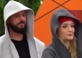 “A shihet vajza jote kështu?”- Plasin komentet pas veprimit të fundit të Mirit ndaj Selinës (Video)