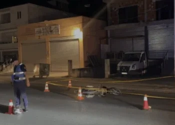 Ngjarje e rëndë në vend! Shoferi i motorit gjendet i rrëzuar, dyshohet se…