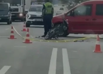 Aksident tragjik në vend! I riu përplas këmbësoren, humb jetën gruaja