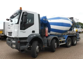 Tronditëse! Punonte për bukën e gojës, pompa e betonieres rrëzohet dhe lë të vd*kur punëtorin