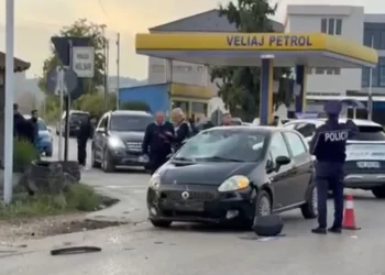 Aksident i rëndë në vend! Makina përplaset me motomjetin, shoferi i motomjetit…