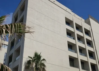 Ngjarje e rëndë në Shëngjin! Erdhi për pushime, 23 vjecari bie nga ballkoni i hotelit!