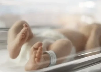 Cfarë trishtimi! Po mbahej në jetë nga aparaturat, foshnja gjenë vd*kjen nga tragjike nga…