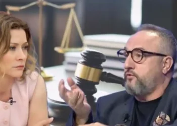 “Më ka ngacmuar sek*ualisht”/ Egla Ceno dënohet për shpifje ndaj moderatorit Saimir Kodra…