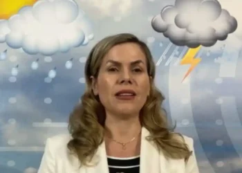 Moti i keq “gjunjëzon” vendin, rrebeshe e borë/ Porja: Situatë alarmante në keto qytete, kur pritet të ndalojnë reshjet