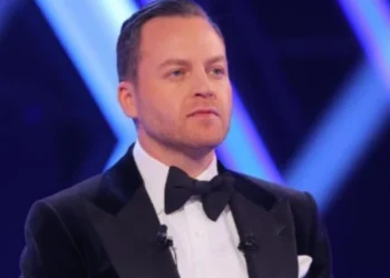 Upss! Pasi doli zbuluar romanca e re e Sara e Hoxhës, vjen REAGIMI I PAPRITUR i Ledion Licos