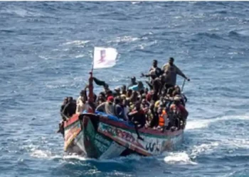 Tragjike/ Anija e mbytur me emigrantë në mes të detit, raportohen të lënduar dhe v*ktima