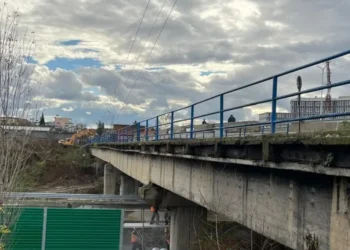 Tragjike në mes të Tiranës! , i riu hidhet nga ura e Babrroit dhe humb jetën