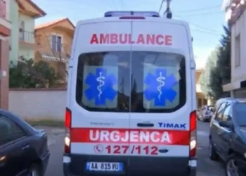 E rëndë në vënd, 59-vjeçari i vë fl*kën vetes me benzinë…