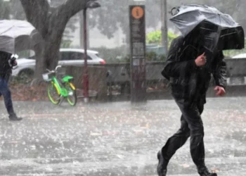 E Premtja bënë KTHESEN DRASTIKE të motit! Ulje temperaturash, rrebeshe shiu dhe…Ja cfarë na pret ditën e nesërme