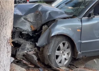 Aksident i frikshëm në vend! Makina përfudon në lokal, 2 kliente që ndodheshin aty…