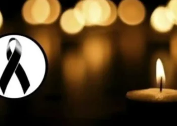 E trishtë, këngëtarja shqiptare humb babain