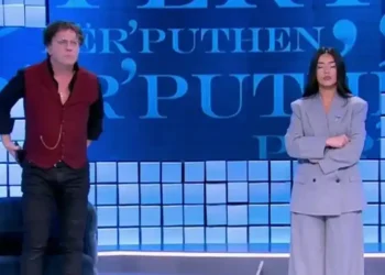 Pas përjashtimit nga Për’puthen, Laert Vasili thumon Megi Pojanin: “Harroi që vetë u puth me…”