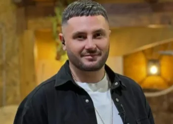 Xhensila i përket të shkuarës, Bes Kallaku gjenë dashurinë e jetës? ‘Trëndafil në kohë lufte…’ Ja dedikimi…