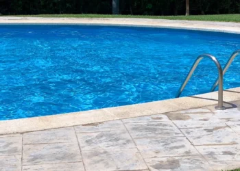 Ngjarje fatale! 4 vjecarja shqiptare mb*tet në pishinë